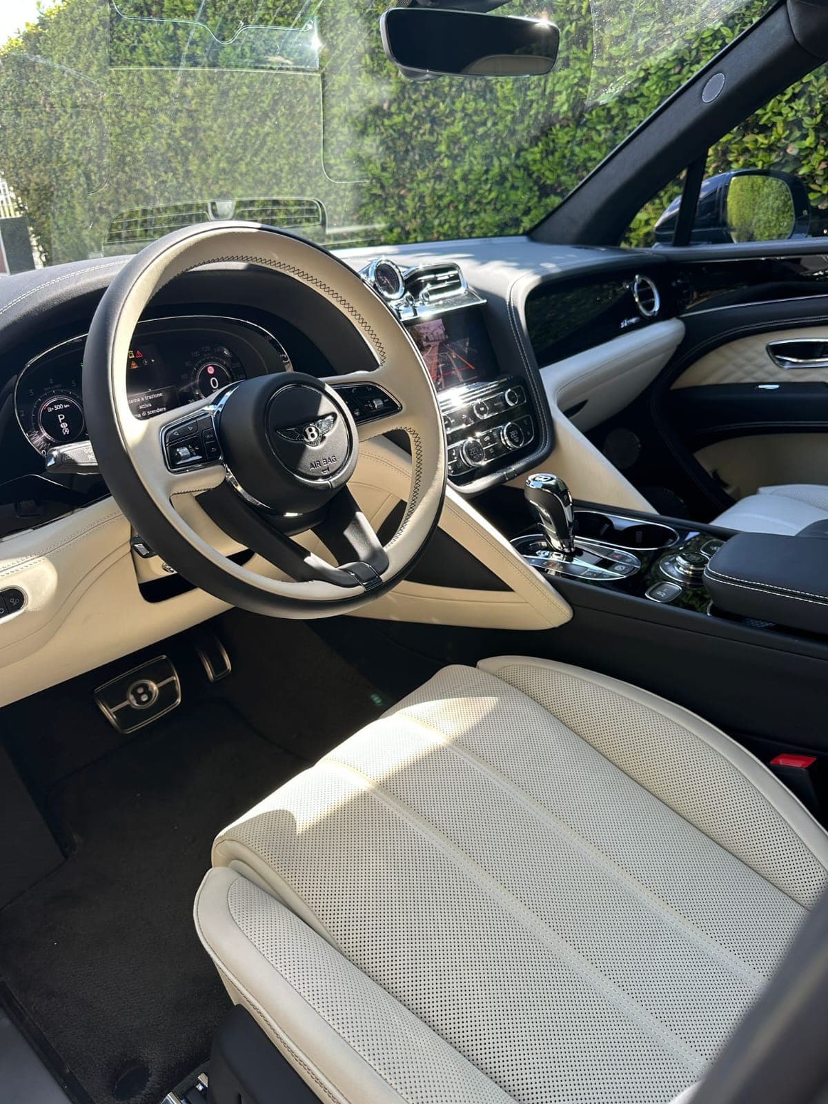Bentley Bentayga EWB view 3