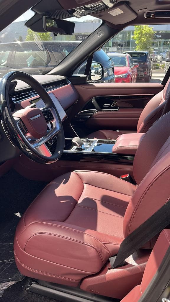 Range Rover Autobiography view 3