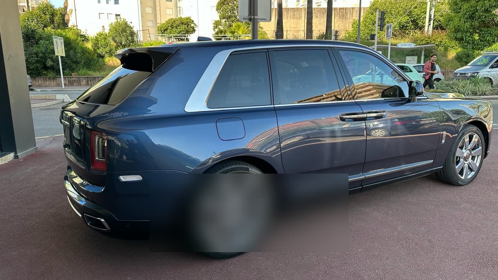 Rolls-Royce Cullinan view 2