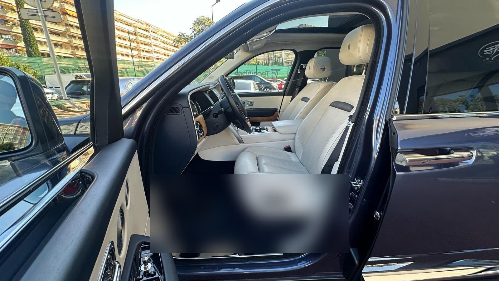 Rolls-Royce Cullinan view 3